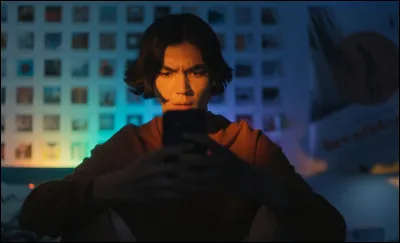 Pourquoi Tao est-il mécontent que Charlie aille à la fête de Harry ?