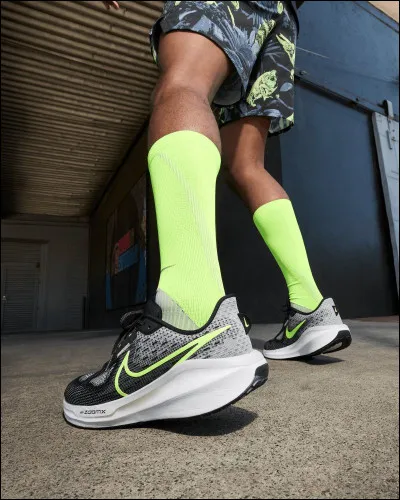 Tu retournes à lécole laprès-midi : De quelle marque sont tes chaussures ?