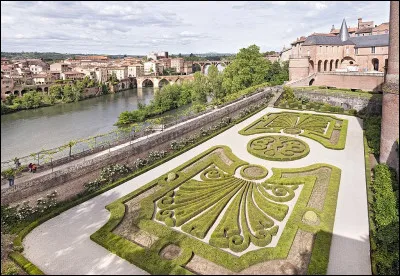 La boisson normande faite d'un mélange de pommes et de poires fermentées a pour nom...