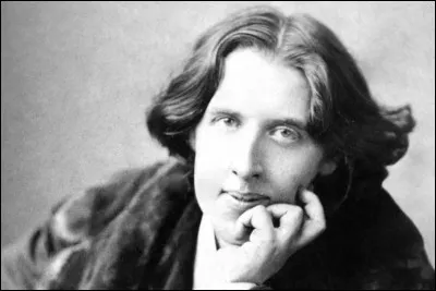 Qui est cet écrivain irlandais, auteur de l'essai ''Le Déclin du mensonge'' ?