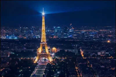 Comment s'appelle la grande tour &agrave; Ninjago City ?