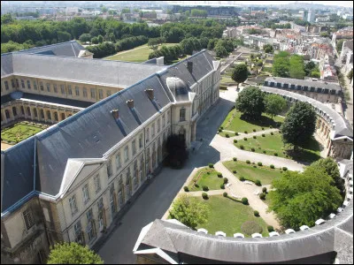 Où se trouve la maison d'éducation de la Légion d'honneur ?