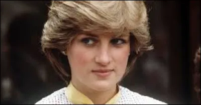 Quel métier pratiquait-elle au moment où elle a été repérée par la famille royale britannique ?