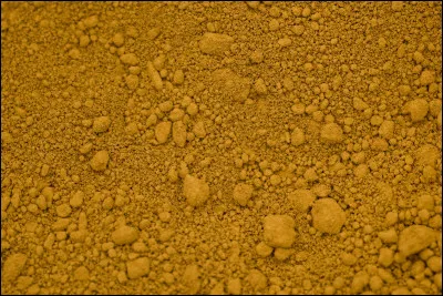 O - Quel est le nom de la couleur terreuse, souvent utilisée dans les peintures préhistoriques, qui tire son nom dun pigment naturel ?