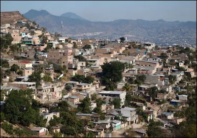 H - Dans quel pays d'Amérique centrale se trouve la ville de Tegucigalpa ?