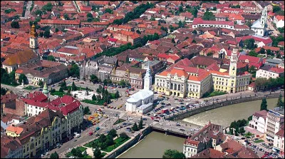 Dans quel pays se trouve Oradea, ville de 180 000 habitants ?