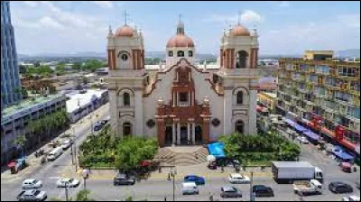 Dans quel pays se trouve San Pedro Sula, ville de 1 million d'habitants ?