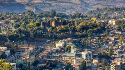 Dans quel pays se trouve Gondar, ville de 250 000 habitants ?