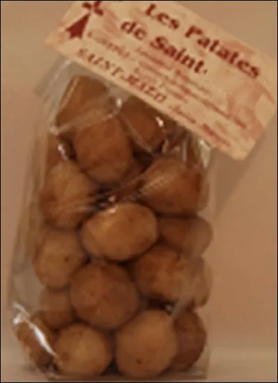 Dans quelle commune du département d'Ille-et-Vilaine, mange-t-on des patates sans lés éplucher ?