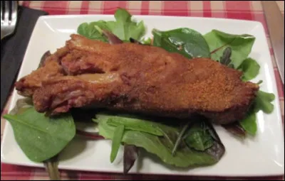 Dans quelle commune du département de la Marne peut-on prendre son pied de porc pané avec les os ?