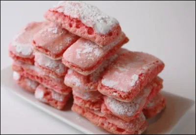 Dans quelle commune du département de la Marne peut-on savourer des biscuits roses depuis 1690 ?