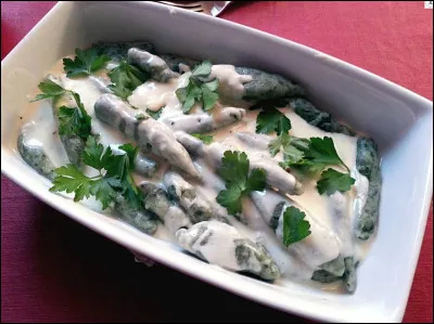 Dans quelle commune du département des Alpes-Maritimes peut-on manger des crottes de chien ?