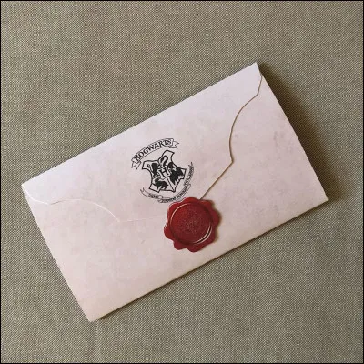 Comment r&eacute;agis-tu apr&egrave;s avoir re&ccedil;u ta lettre pour Poudlard ?