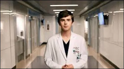 Qui est le nouveau chef de la chirurgie dans la saison 2 de la série ?