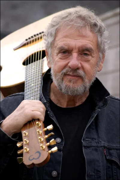 Comment s'appelle ce célèbre chanteur breton connu pour : 
- Je vous emporte dans mon cur
- La Blanche Hermine
- Les Prolétaires
- La Route de Kemper...