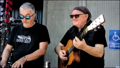 Et pour finir... Comment s'appelle ce c&eacute;l&egrave;bre chanteur pour enfants, originaire de Lilia (Plouguerneau 29) ?