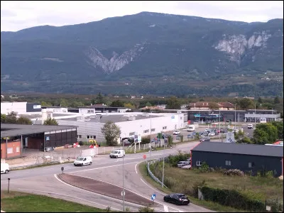 Sur un trajet domicile-travail de moins de 1 km, quelle est la proportion des salari&eacute;s qui utilisent la voiture ?