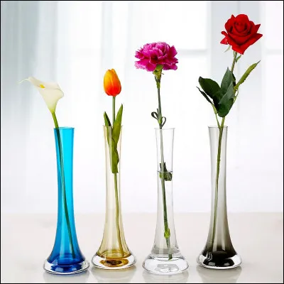Quel le nom d'un vase destiné à ne contenir qu'une seule fleur ?