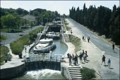 Quel est le nom de cet escalier d'écluses, ouvrage majeur du canal du midi, à Béziers ?