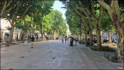 Quel est le nom de cette avenue du centre de Béziers, vaste promenade allant du théâtre au jardin dominant la gare ?