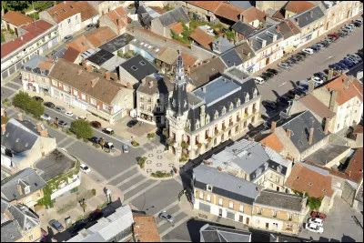 Quelle est cette petite ville de 5 800 habitants, située au nord-est du département, dans la vallée de la Vesle ?