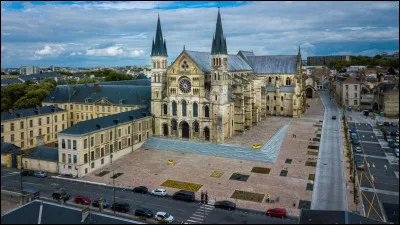 Ce personnage de l'histoire religieuse, évêque de Reims, qui a baptisé Clovis est honoré par cette grande basilique qui contient ses reliques : il s'agit de ...