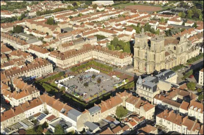 Quelle est cette ville de 11 400 habitants, située dans la vallée de la Marne, dans le sud-est du département ?