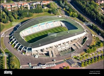 Combien y a-t-il de places au stade de La Beaujoire ?