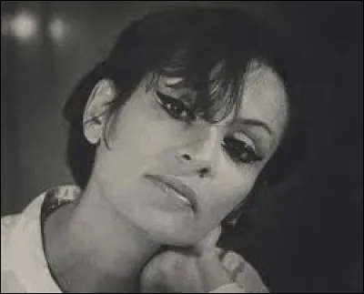 Monique Serf est connue pour avoir chanté "L'Aigle noir". Qui est-ce ?