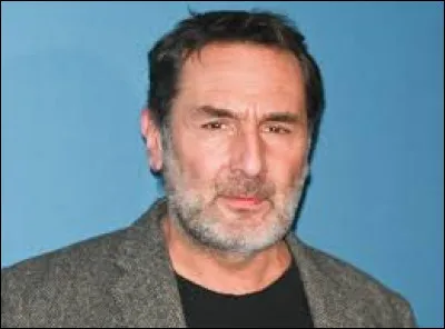 Il a joué dans "Les Petits Mouchoirs". Qui est-ce ?