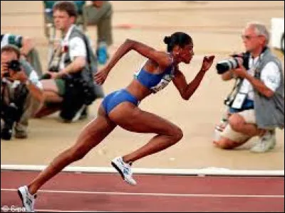 Elle est la seule Française triple championne olympique d'athlétisme. Qui est-ce ?
