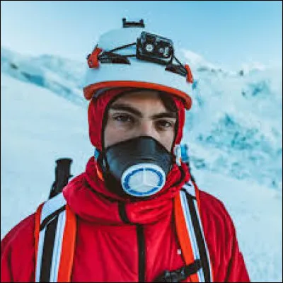 Il a récemment gravi l'Everest. Qui est-ce ?