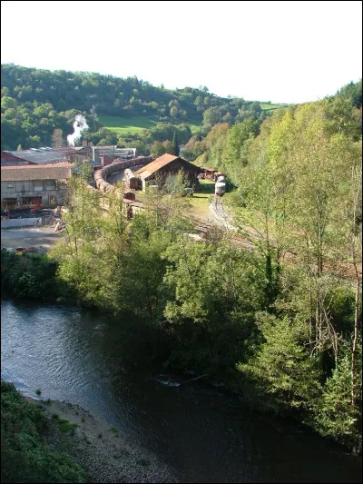 Quelle est cette rivière, longue de 140 km, qui prend sa source dans les monts du Livradois, coule vers le nord et se jette dans l'Allier ?