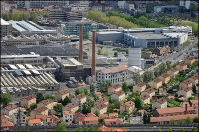 Quelle est cette entreprise, fondée en 1889, qui possède à Clermont-Ferrand plusieurs usines qui ont employé jusqu'à 30 000 personnes dans les années 1970 ?