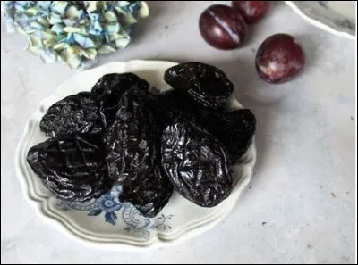 Quelle est la capitale du pruneau située dans le département du Lot-et-Garonne ?