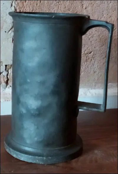 Quel est le nom de ce contenant du19ème siècle en étain ?