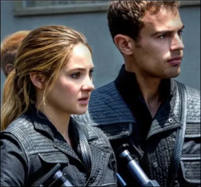 Qua fait Peter à Tris ?