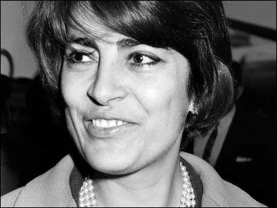 Qui est cette actrice grecque qui joue dans le téléfilm ''La Valise en carton'' ?