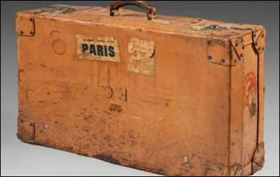 Quelle chanteuse portugaise a écrit le récit autobiographique ''La Valise en carton'' ?