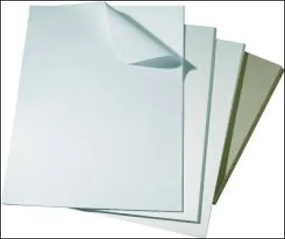 Dans quel pays le papier Bristol (papier cartonné) était-il fabriqué originellement ?