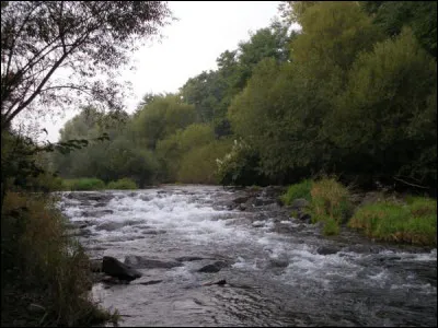 Quelle est cette rivi&egrave;re, longue de 49 km, qui prend sa source &agrave; Metzeral &agrave; 1 030 m&egrave;tres d'altitude, arrose Munster, Turckheim et Ingersheim puis se jette dans l'Ill ?