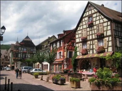 Quelle est cette petite ville de 2 700 habitants, situ&eacute;e en bordure des Vosges, &agrave; l'ouest de Colmar dans la vall&eacute;e de la Weiss ?