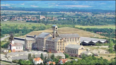Quelle est cette ressource du sous-sol, pr&eacute;sente dans un bassin au nord de Mulhouse dont l'exploitation a donn&eacute; lieu &agrave; une importante industrie entre 1908 et 2004 ?