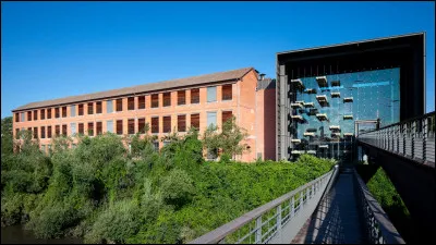 Quel est ce mus&eacute;e, cr&eacute;&eacute; &agrave; Mulhouse &agrave; partir de la collection des fr&egrave;res Schlumpf, industriels du textile ?