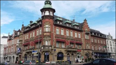 Quelle est cette ville de 22 000 habitants qui appartient &agrave; l'agglom&eacute;ration de B&acirc;le, troisi&egrave;me ville la plus peupl&eacute;e du d&eacute;partement ?