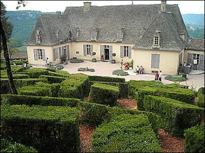 Situé en Dordogne, le château de Marqueyssac attire chaque année un très grand nombre de visiteurs, et ce pour une bonne raison ...