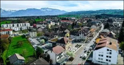 Ville de l'arrondissement de Saint-Julien-en-Genevois, dans l'aire d'attraction Genève-Annemasse, Reignier-Ésery se situe dans le département ...