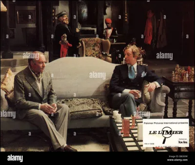 Le Limier" est le titre d'un film dans lequel joue Michael Caine.