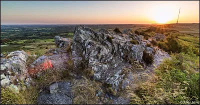 A quelle altitude situez-vous le point culminant du Finist&egrave;re ?