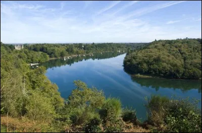 Quelle est cette rivi&egrave;re, longue de 62 km, qui prend sa source dans les montagnes Noires et coule vers le sud pour se jeter dans l'Atlantique ?